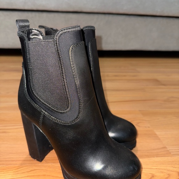 Aldo Black Ankle Boots - Picture 3 of 4